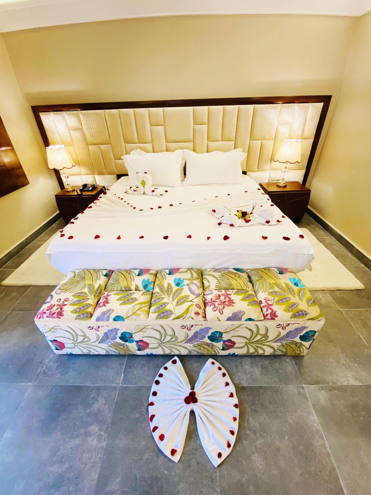 Prestige Boutique & 5*